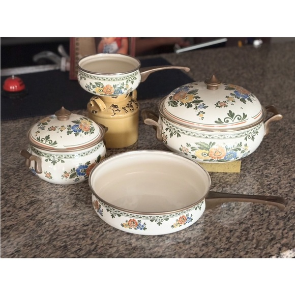 Vintage Floral Dutch Asta pots 4 pc set